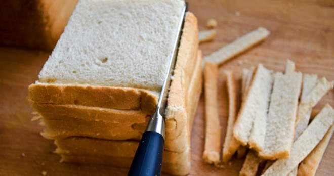 研究：面包皮可抗癌 专家：烤了就会致癌